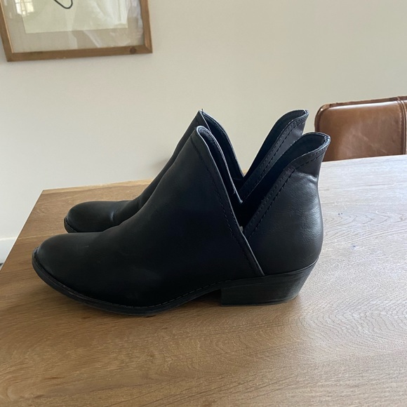 Universal Thread booties - Picture 2 of 4